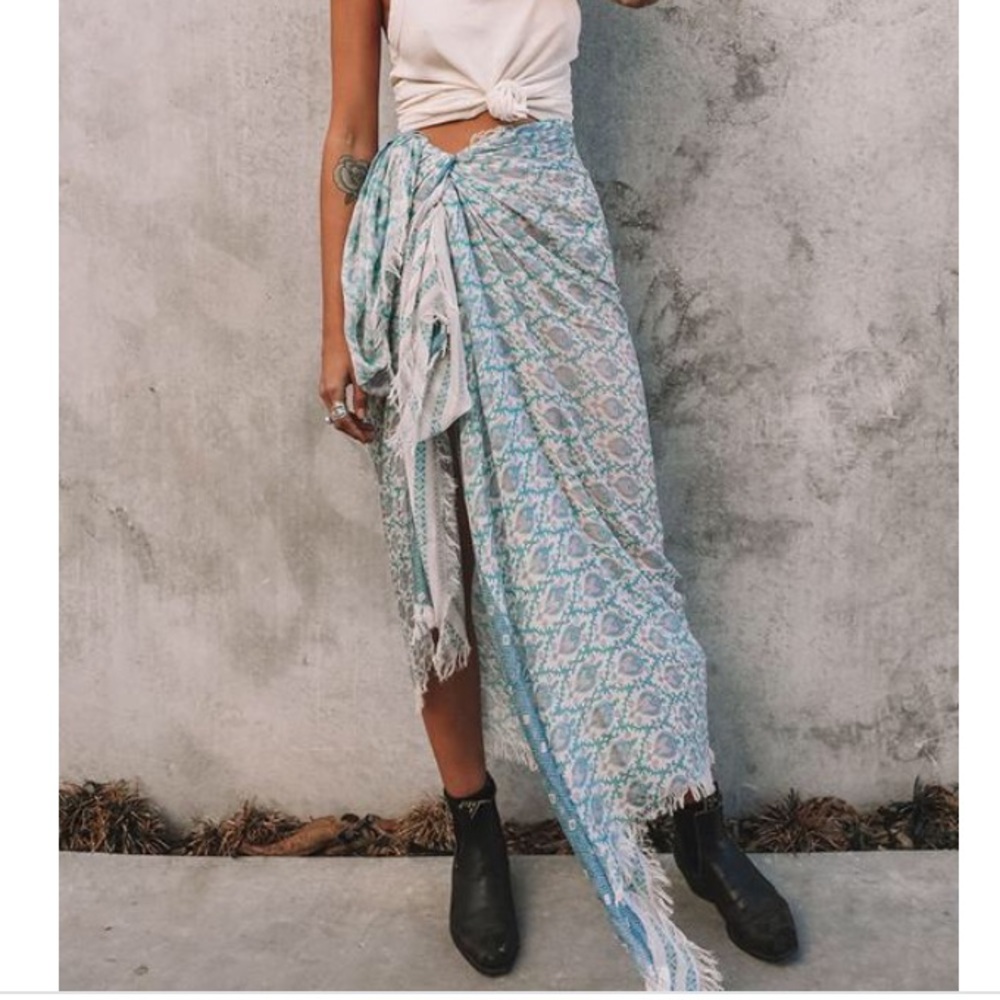 SOLD💙Oracle Vintage Travel Scarf - Picture 3 of 7